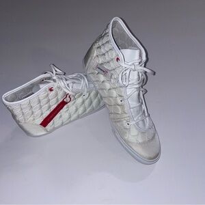 CONVERSE CHUCK TAYLOR x UNITED BAMBOO
white high tops
Size: 9.5